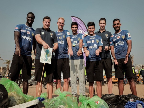Led by skipper Anirudh Thapa, Chennaiyin FC conducts Marina beach cleaning drive