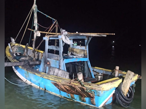 Sri Lankan Navy arrests 16 Indian fishermen for illegal fishing 