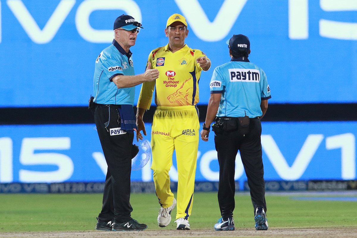'Captain Cool' MS Dhoni outburst against controversial umpiring decision; Fined
