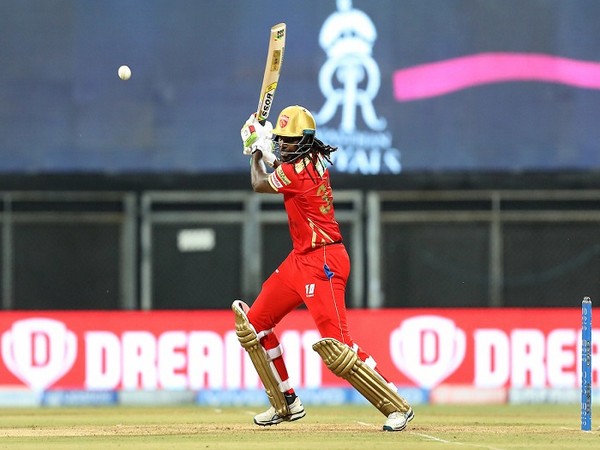 Chris Gayle first to hit 350 sixes in Indian Premier League