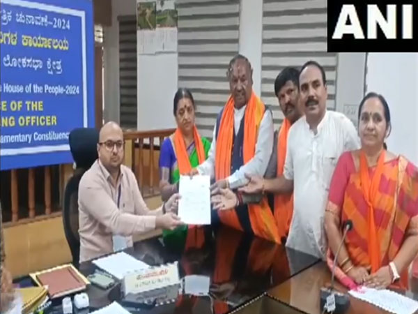 Karnataka: BJP rebel leader Eshwarappa files nomination as independent from Shivamogga