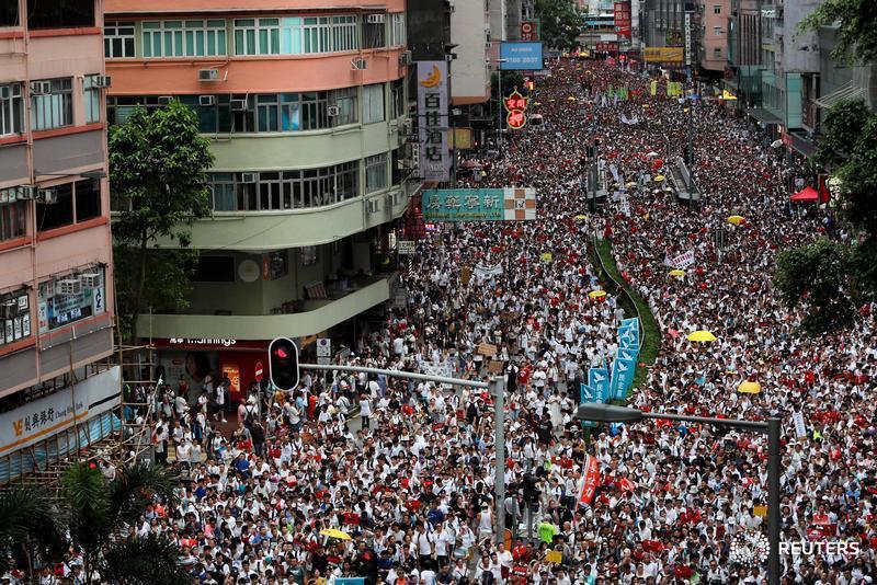 UPDATE 5-"Sea of black" Hong Kong protesters demand leader step down