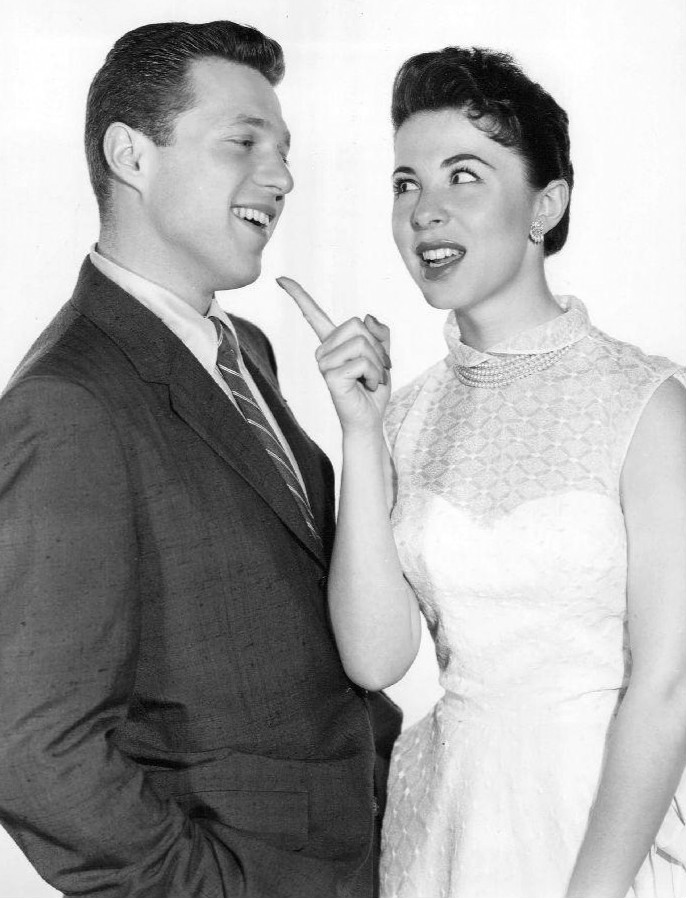 Singer Steve Lawrence, of 'Steve and Eydie' duo, says he has Alzheimer's