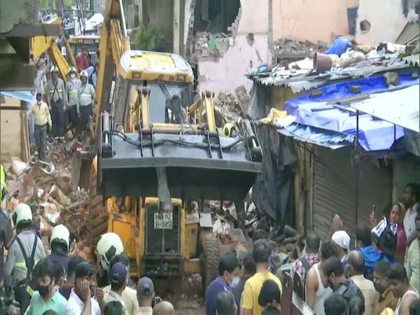 Bombay HC orders judicial inquiry in Malad building collapse