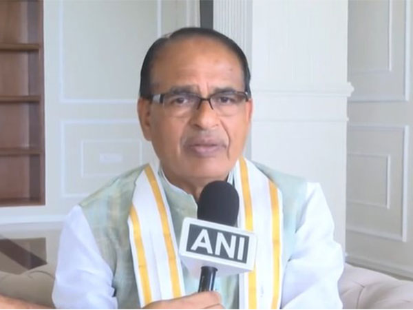 'Laadli Bahna Yojana' has filled Dindori's specially-abled woman Janaki with a new confidence: MP CM Chouhan