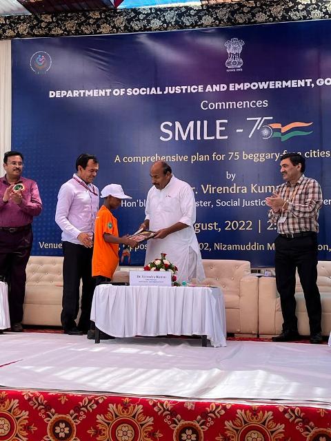 Dr. Virendra Kumar launches SMILE-75 Initiative to make cities/town begging-free 