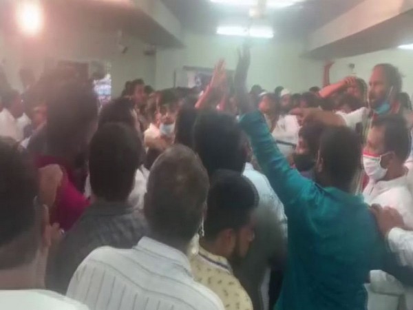 TPCC faces internal scuffles during meetings held for upcoming GHMC polls, COVID-19 norms violated