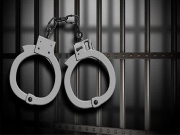 Two arms smugglers arrested in Mathura