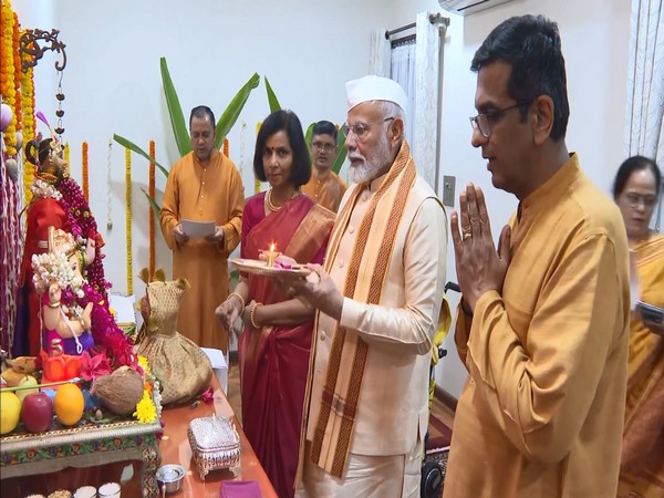 PM Modi and CJI Chandrachud Celebrate Ganesh Puja Together in Delhi