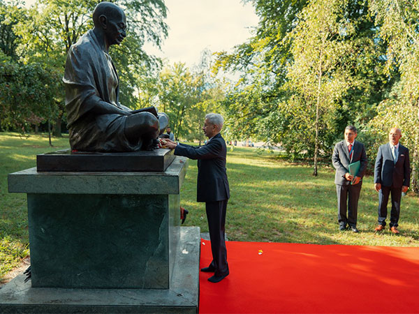 Jaishankar's Geneva Visit: Emphasizing Gandhi's Relevance in a Polarized World