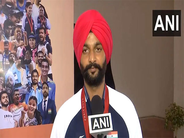 Harvinder Singh Gifts Arrow to PM Modi, Indian Paralympians Motivated