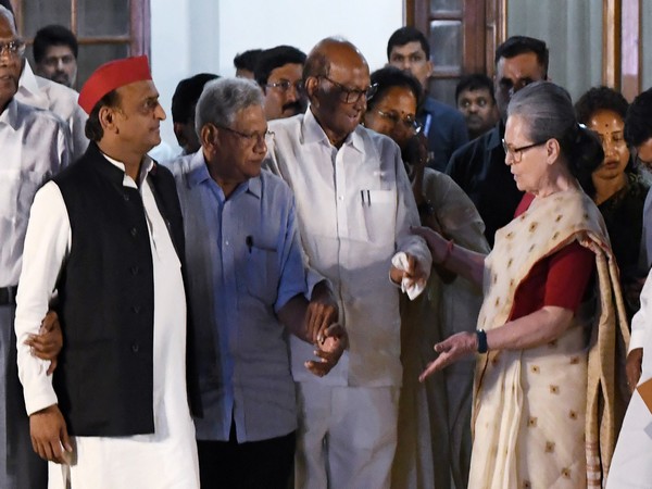 Sonia Gandhi and Kharge Mourn the Demise of CPI(M) Leader Sitaram Yechury