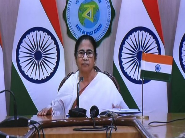 Mamata Banerjee Urges Protesting Doctors to Return to Work, Ready to Resign