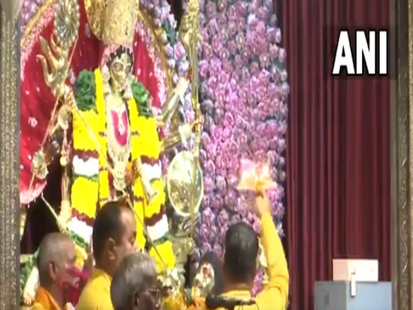 Navratri: Morning aarti performed at Chhattarpur Temple in Delhi