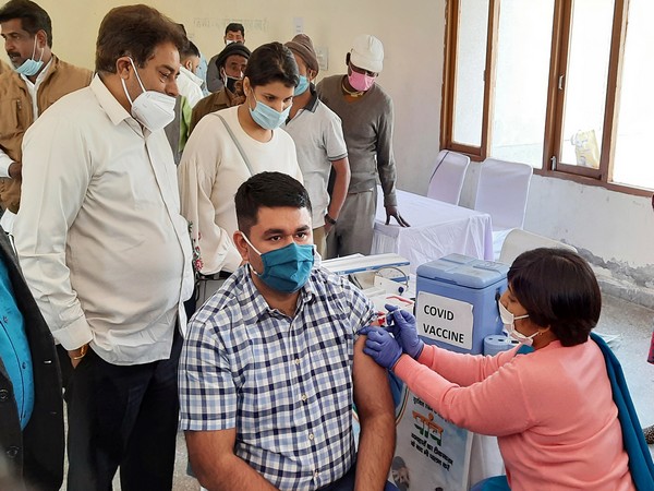Saudi daily lauds India's largest COVID-19 vaccination programme