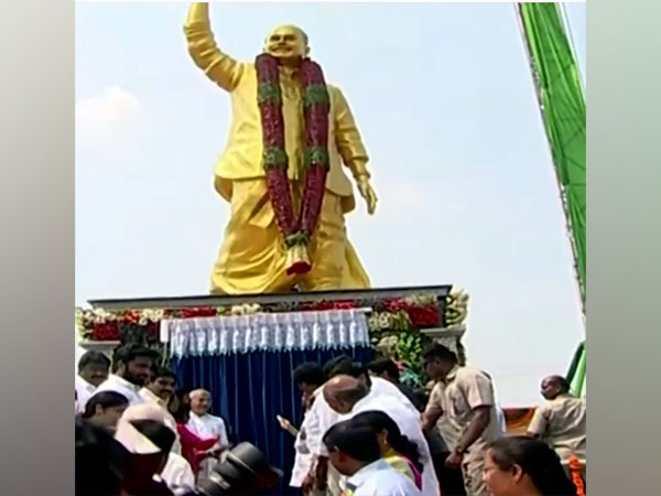 Andhra Pradesh CM inaugurates YS Rajasekhar Reddy statue, attends mass housewarming ceremony in Samarlakota