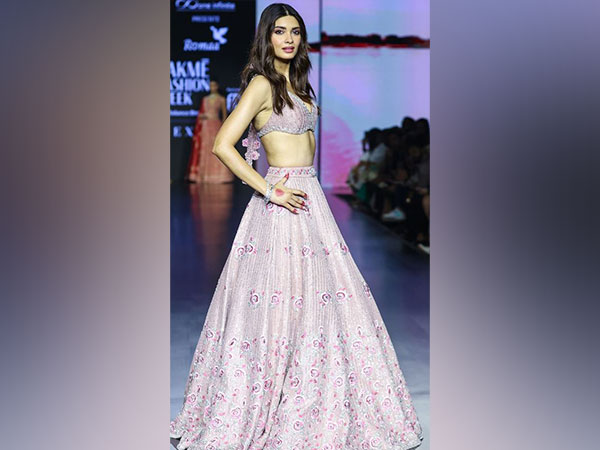 Diana Penty and Shriya Saran Dazzle at Lakme Fashion Week