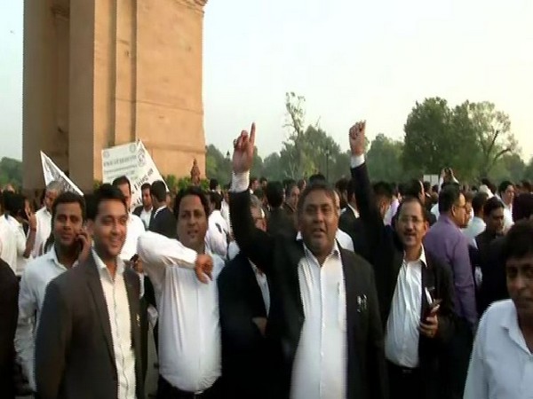 Lawyers continue to boycott work in Delhi district courts