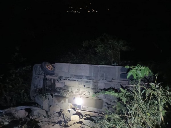 7 people injured after school bus falls into gorge in Maharashtra's Raigad