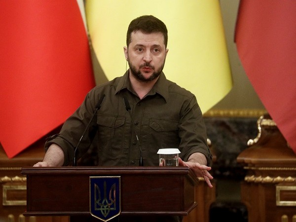 "Kherson is ours" Zelenskyy as Russia pulls out of the key Ukrainian city