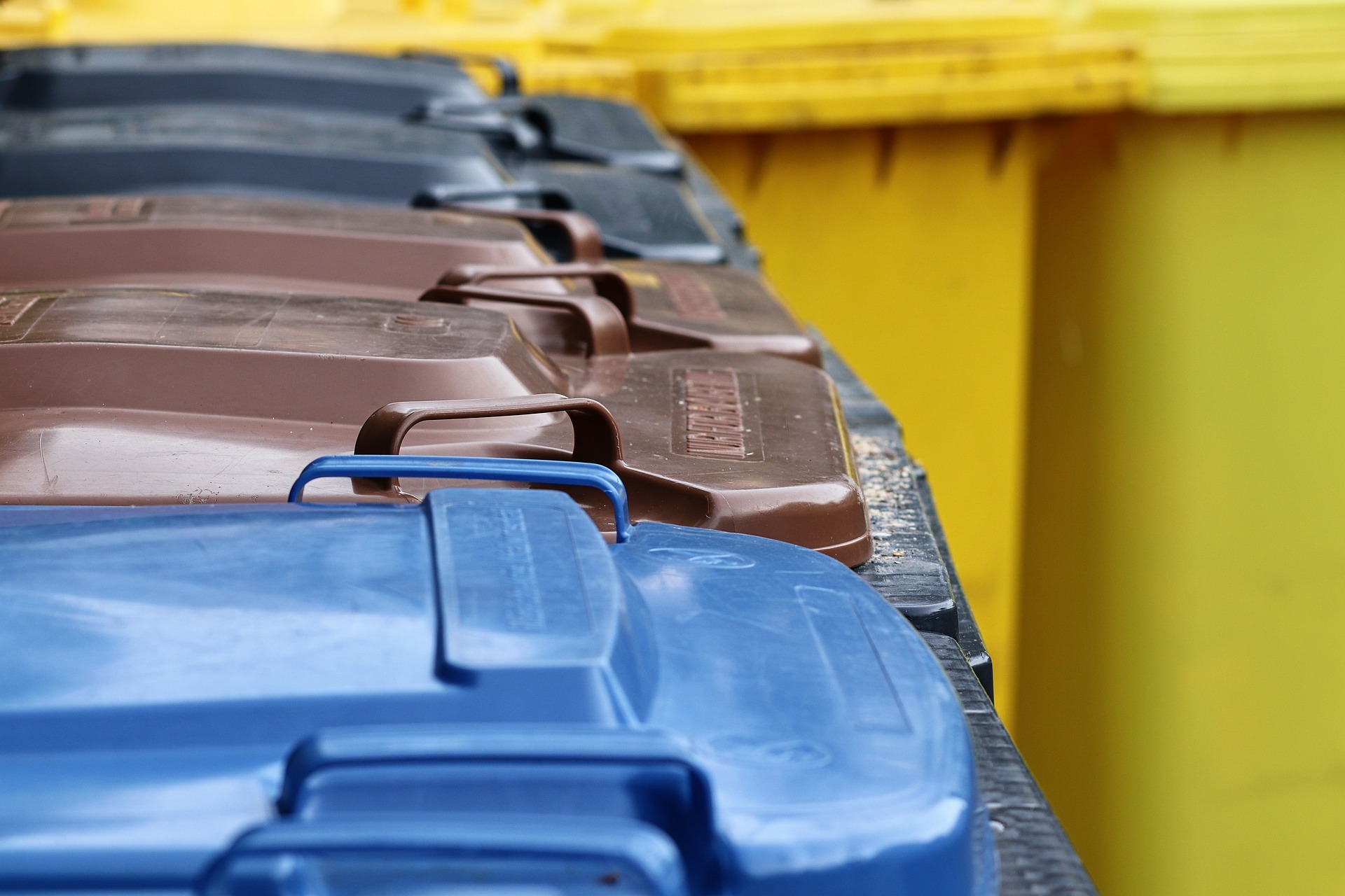 Hydrogen-Powered Garbage Trucks Are Collecting Waste in Groningen, Netherlands