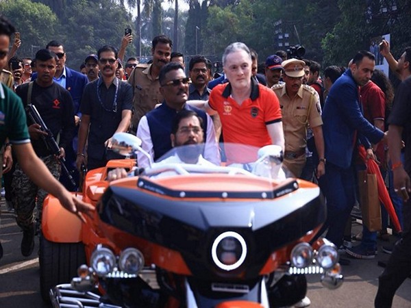 Eknath Shinde's Nostalgic Ride at Thane's Autofest-2025