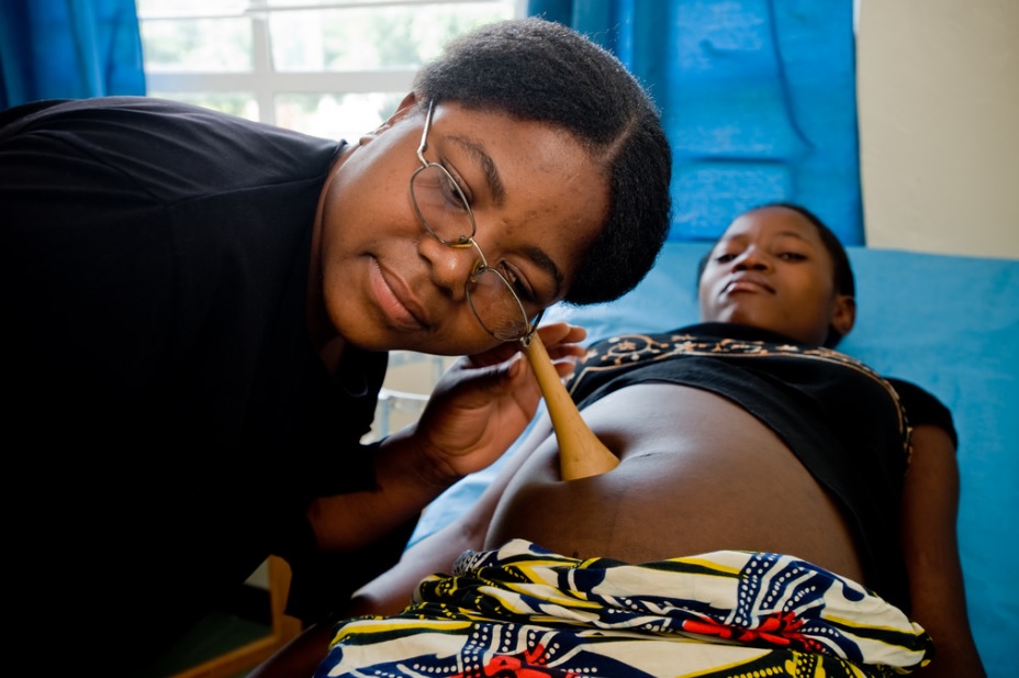 WHO recommends strategies to ensure pregnant women treated with dignity 