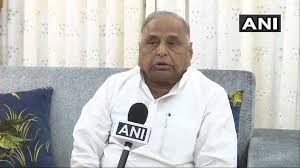 Silence in SP corridors after Mulayam's praise in Lok Sabha for PM Modi