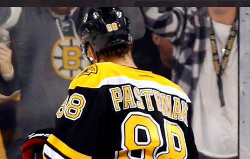 NHL roundup: Pastrnak's hat trick boosts Bruins