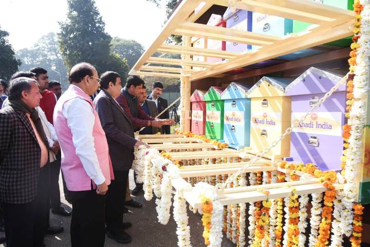 Apiary on Wheels would make migration of Bee Boxes easy: Nitin Gadkari 