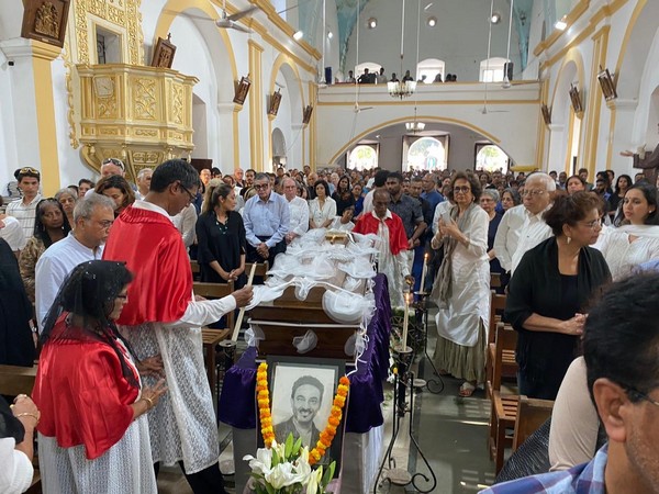 Family , friends  gather to bid Wendell Rodricks farewell