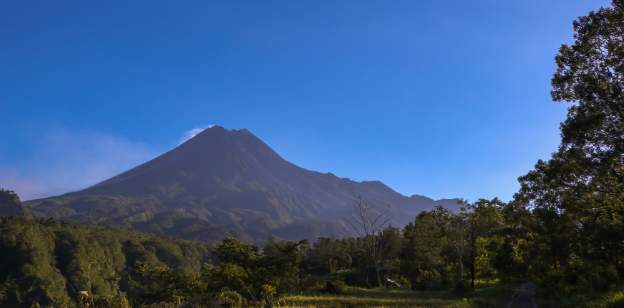 Indonesia's Merapi volcano spews hot clouds in new eruption