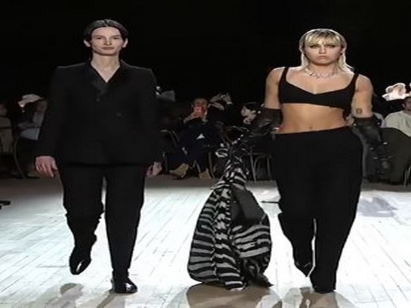 Miley Cyrus turns showstopper at Marc Jacobs' New York Fashion Week Show