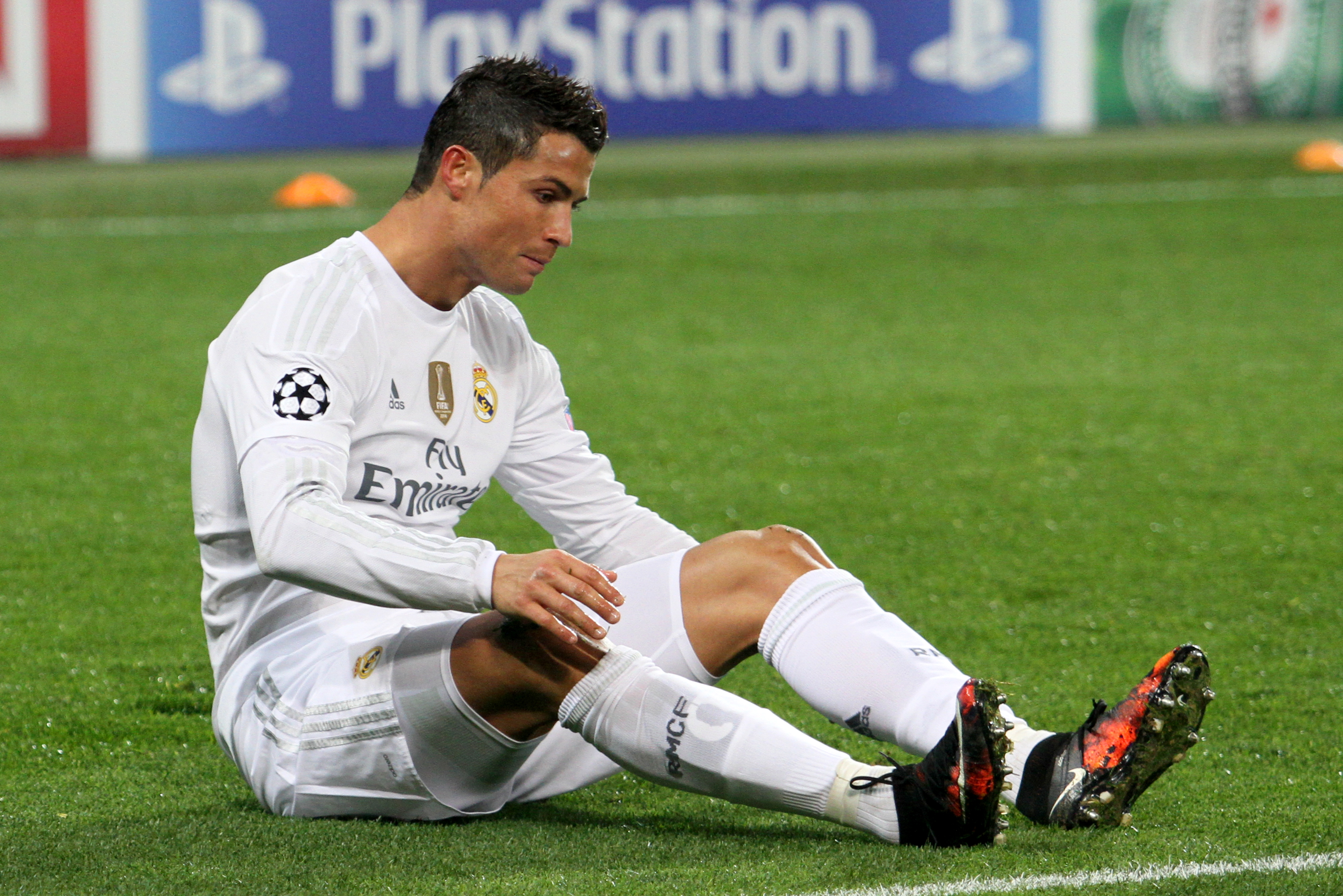 Ronaldo penalty double sends Juventus six-points clear