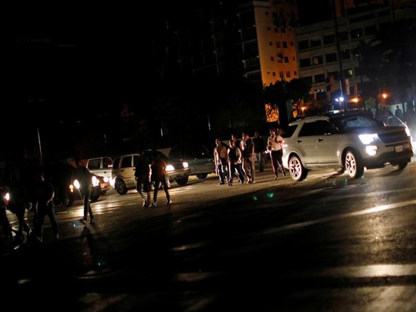 Power cut embarks Venezuela forcing thousands to spend night in blackout