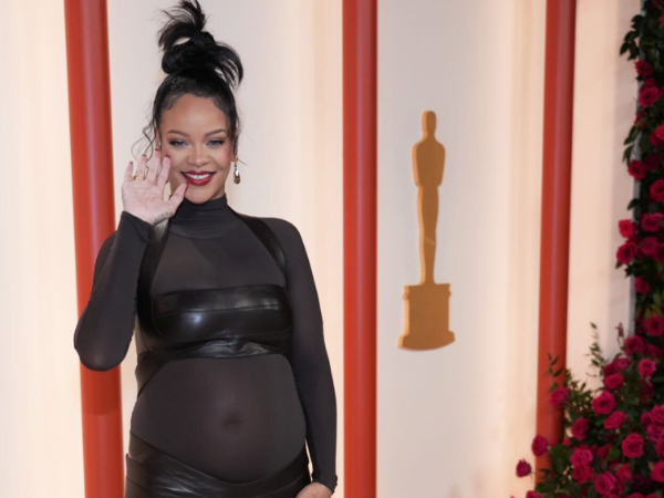 Oscars 2023 Red Carpet: Rihanna flaunts baby bump in stylish black gown