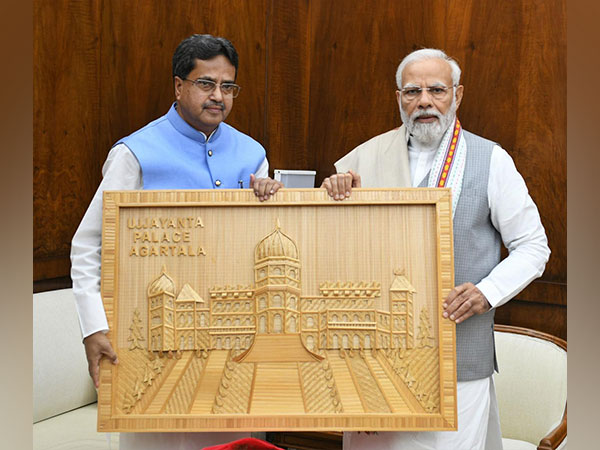 Tripura CM calls on PM Modi in Delhi, presents him with portrait of Ujjayanta Palace