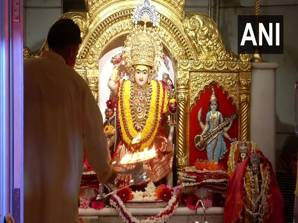 Morning 'aarti' performed at Delhi's Jhandewalan Temple on first day of Navratri 