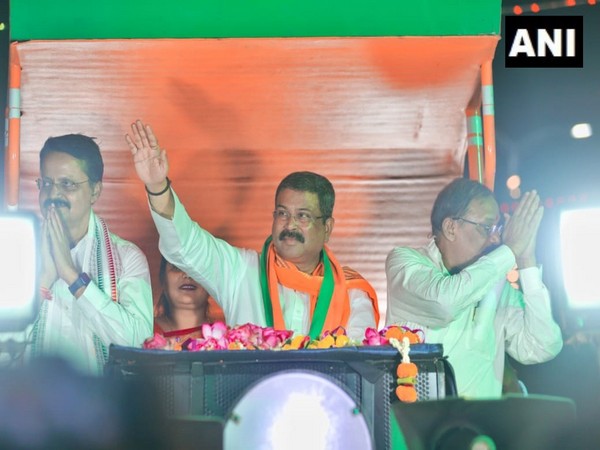 Odisha: Union Minister Dharmendra Pradhan and BJP's Cuttack candidate Bhartruhari Mahtab hold roadshow
