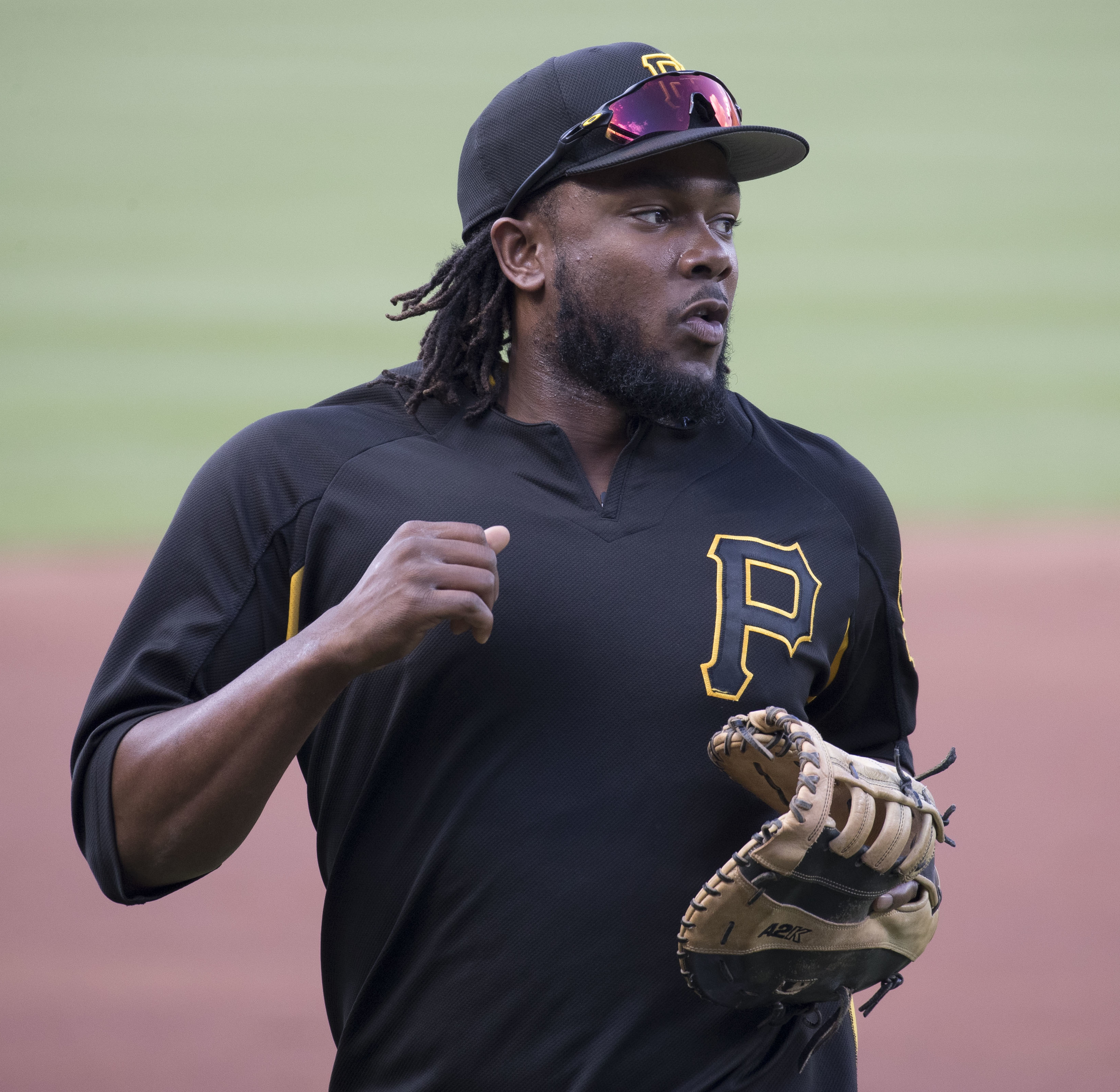Bell strikes career high RBIs as Pirates cruise to 10-6 win over Cardinals 