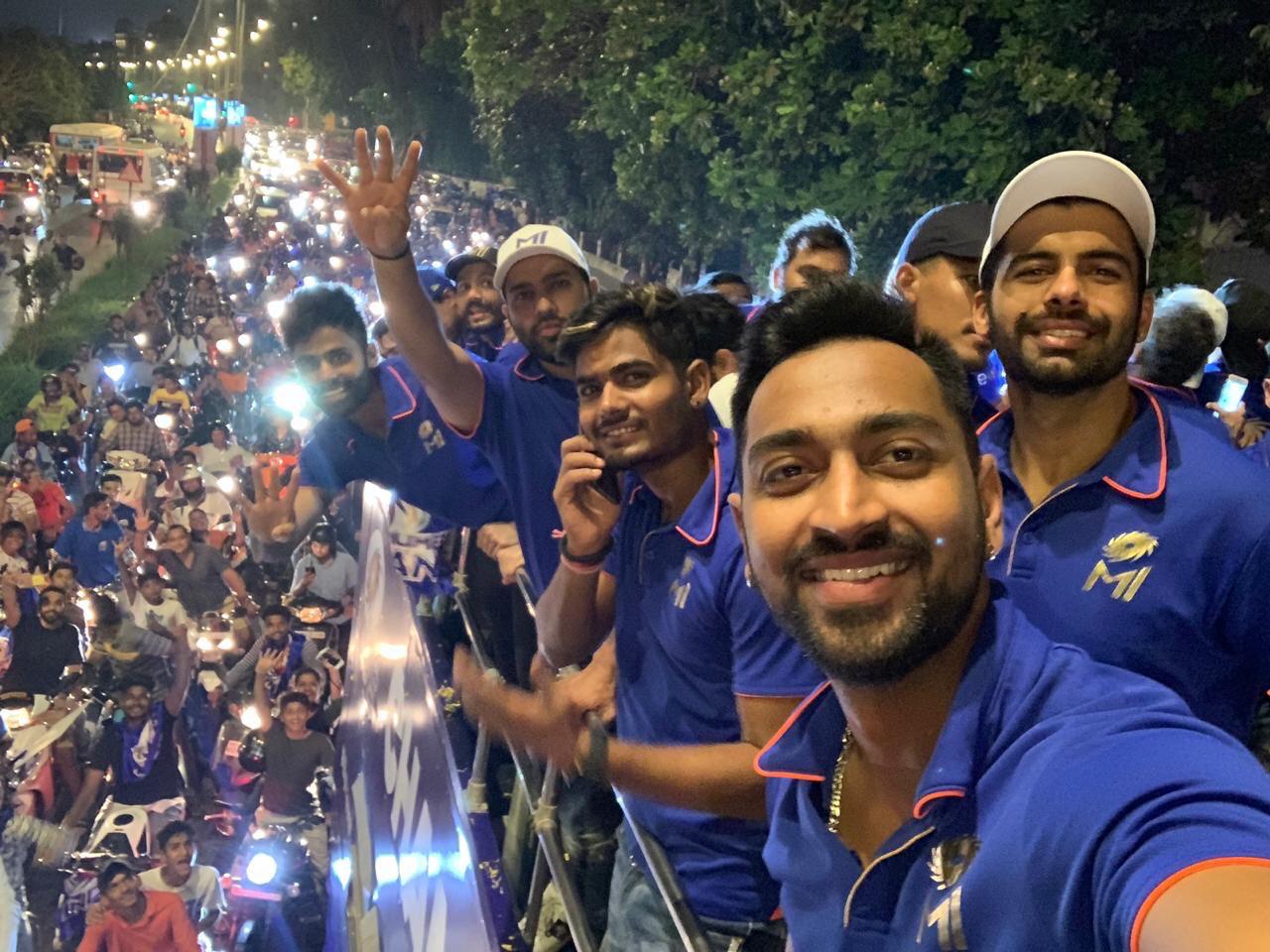 Positive Monday Blues! As Mumbai Indians celebrate victory with fans 