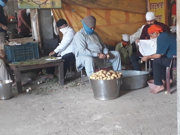 Kolkata's Gurudawara feeds 4500 people everyday amid COVID-19 crisis