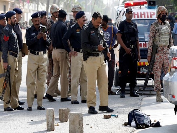 1 killed, 13 others injured in Karachi blast