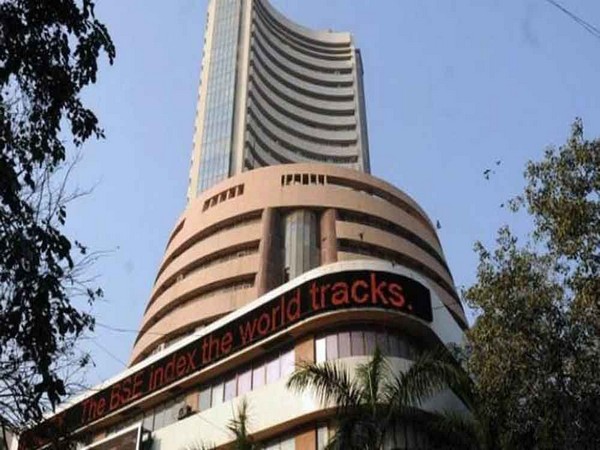Sensex ends in red for 6th straight day, closes 136 points down