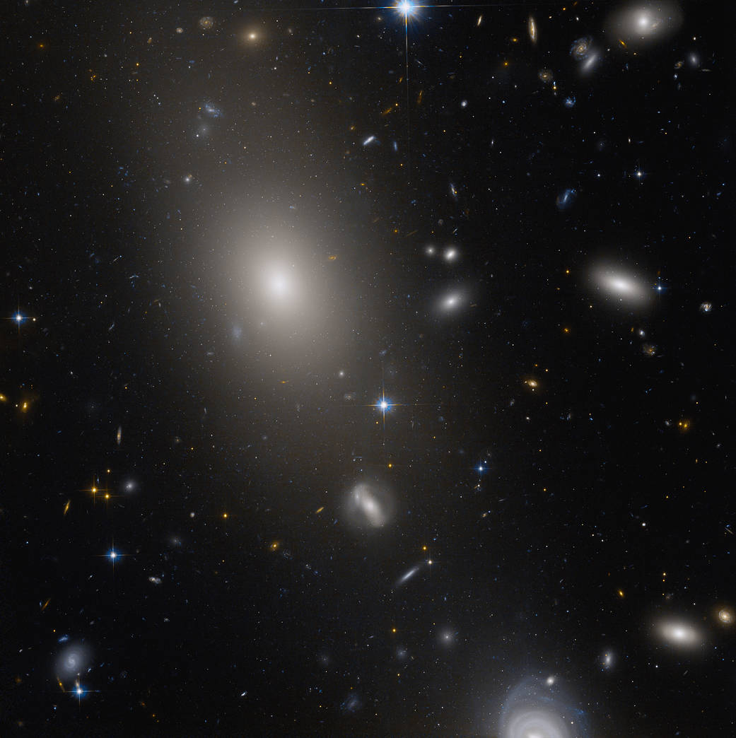 New Hubble image spotlights giant elliptical galaxy 486 million light-years away 