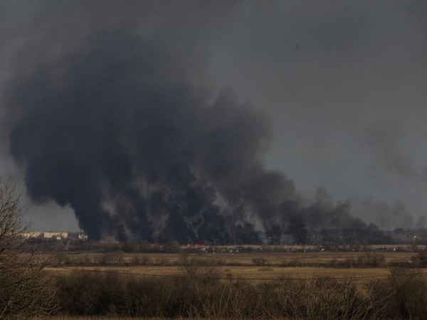 Explosions rock eastern Ukrainian city of Luhansk