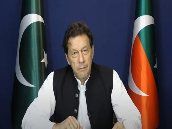 Democracy in Pakistan hanging by thread and judiciary can save it: Imran Khan 