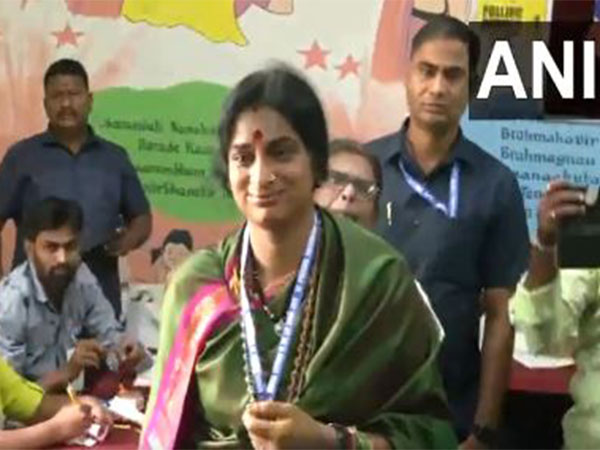 "Sabka Sath mai hi Sabka Vikas Hai...," BJP's Hyderabad candidate Madhavi Latha after casting her vote