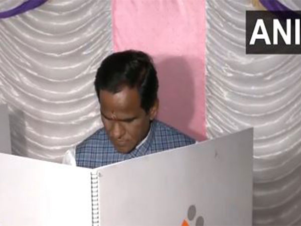 "100 per cent confident about winning," says Raosaheb Patil Danve as he casts vote in Maharashtra's Jalna