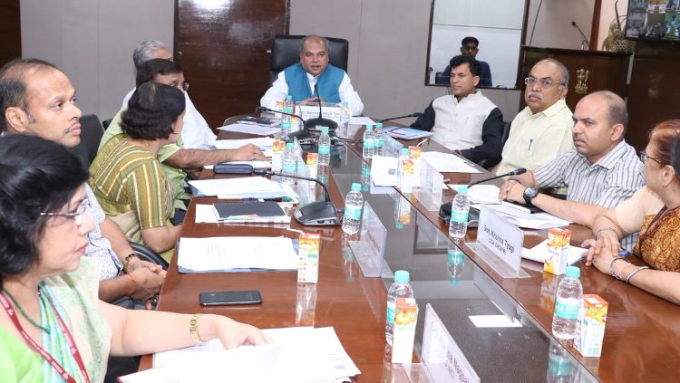Agriculture Minister chairs meeting to discuss implementation of key schemes